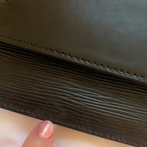 Louis Vuitton Lena Clutch - Picture 10 of 11